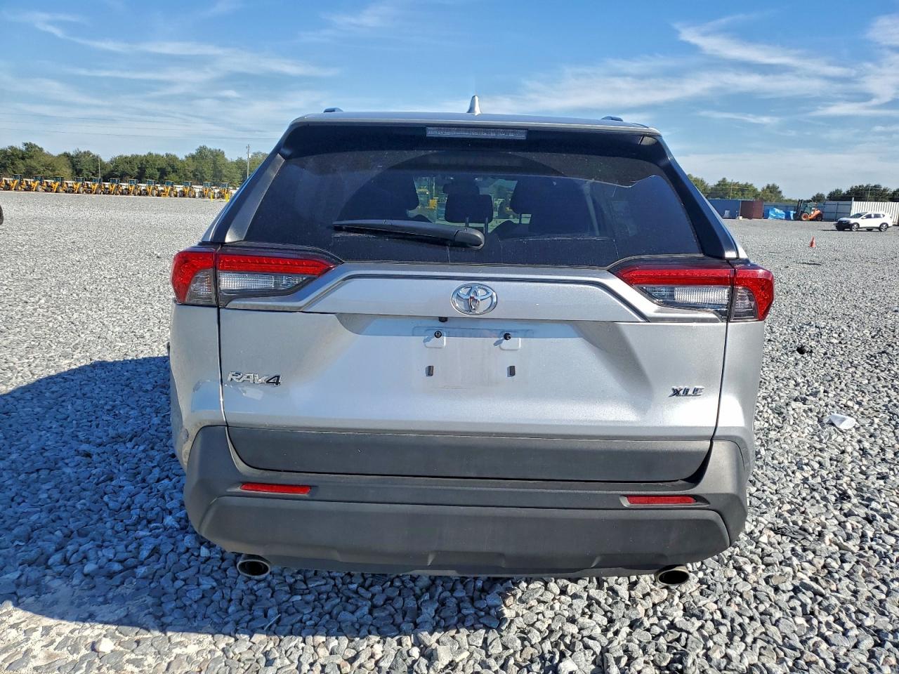 2025 TOYOTA RAV4 XLE photo 6