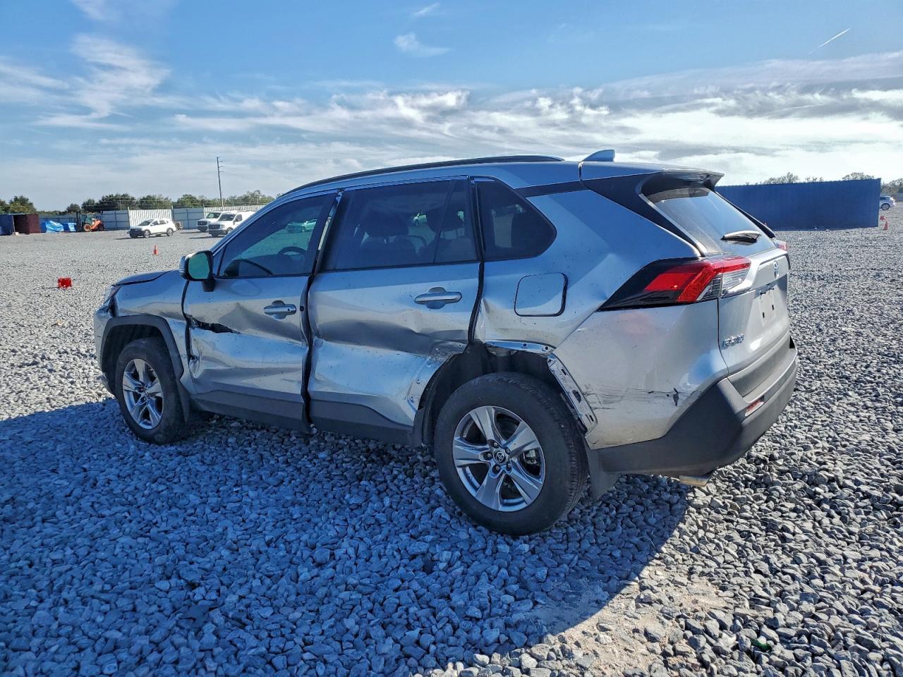 2025 TOYOTA RAV4 XLE photo 2
