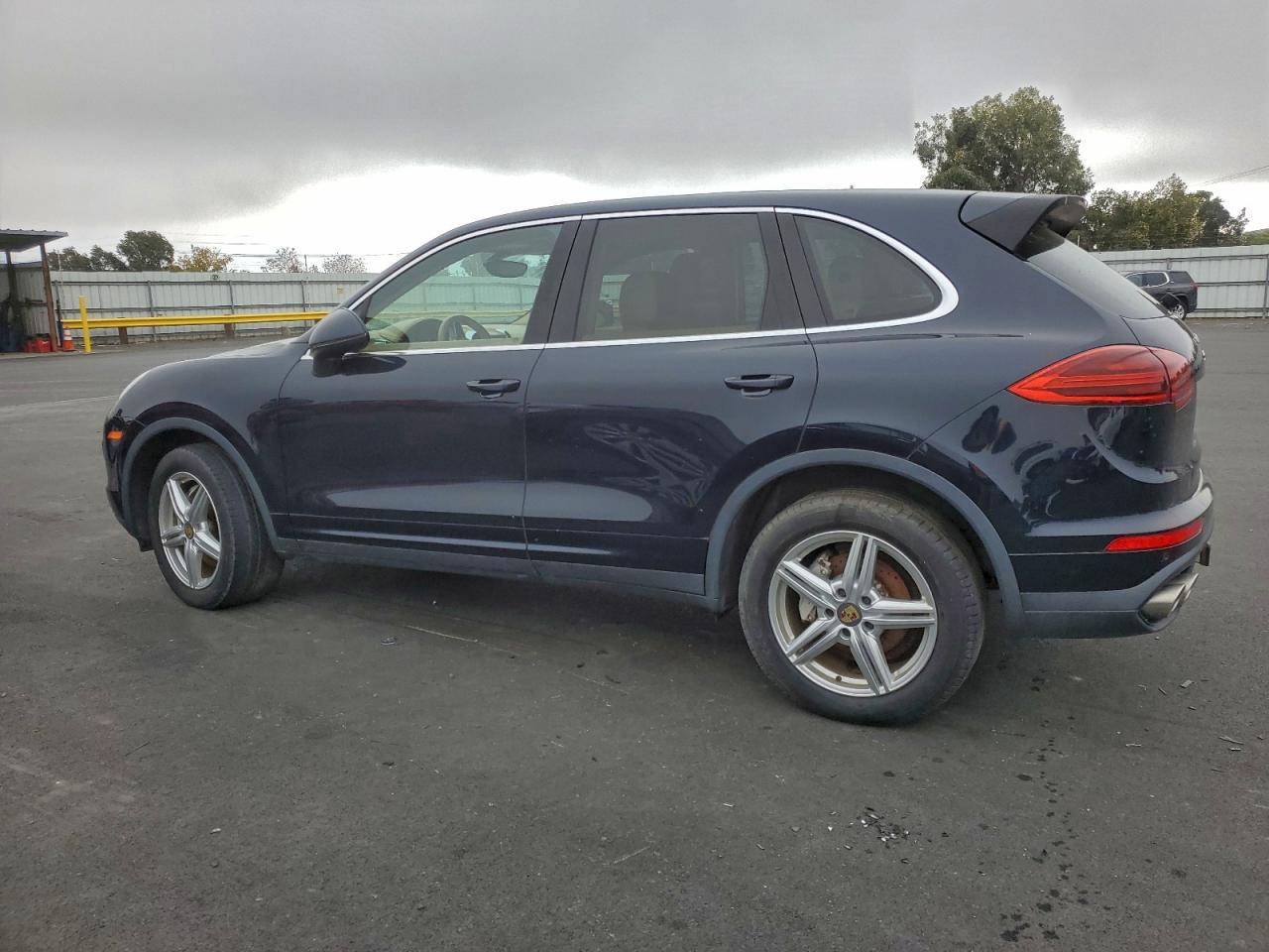2015 PORSCHE CAYENNE S photo 2