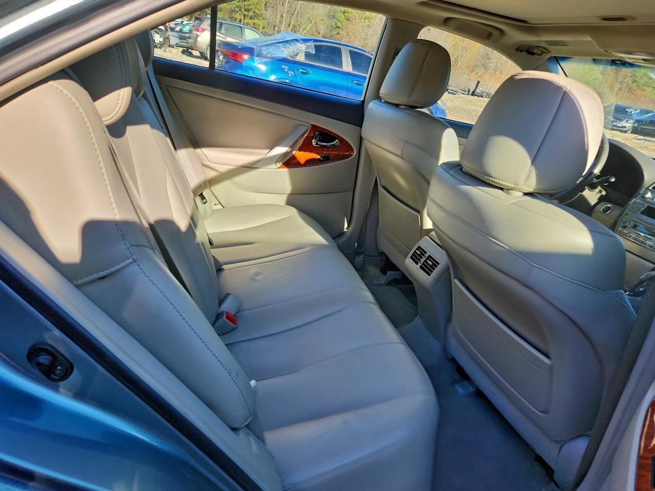 2011 TOYOTA CAMRY BASE photo 10