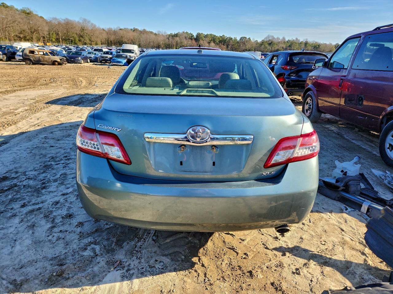 2011 TOYOTA CAMRY BASE photo 6