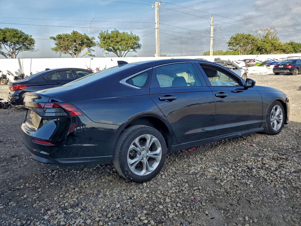 2024 HONDA ACCORD LX photo 3