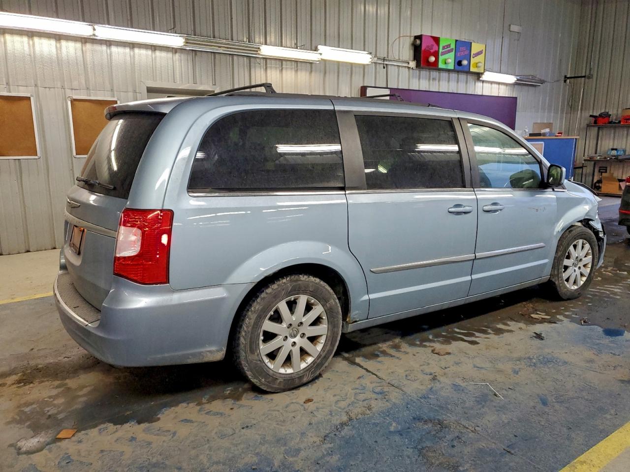 2012 CHRYSLER TOWN & COUNTRY TOURING photo 3