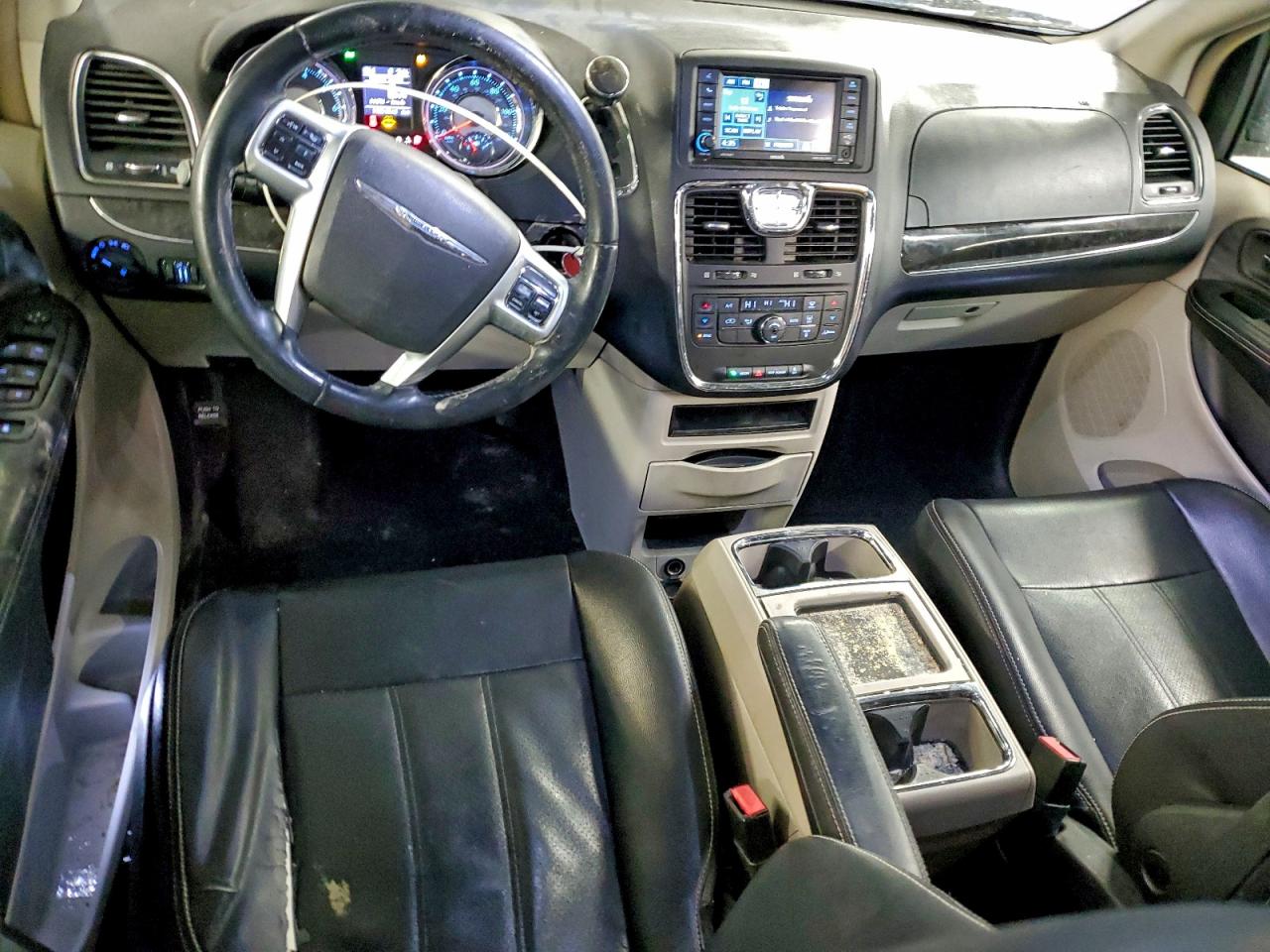 2012 CHRYSLER TOWN & COUNTRY TOURING photo 8
