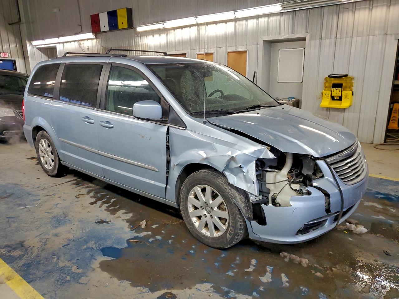 2012 CHRYSLER TOWN & COUNTRY TOURING photo 4