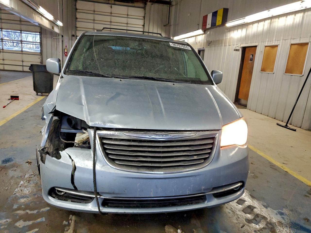 2012 CHRYSLER TOWN & COUNTRY TOURING photo 5