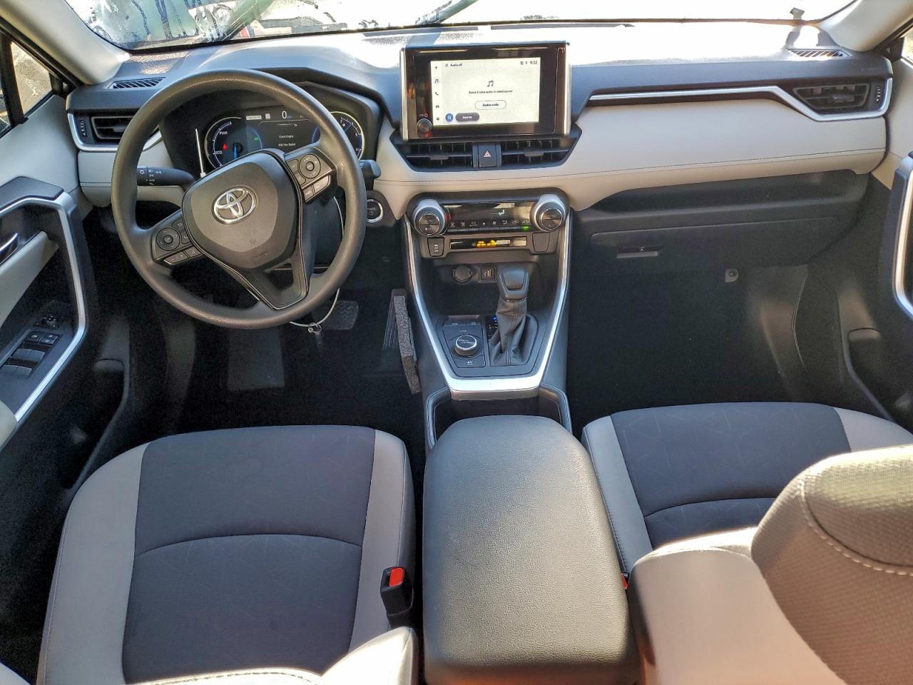 2025 TOYOTA RAV4 XLE photo 8