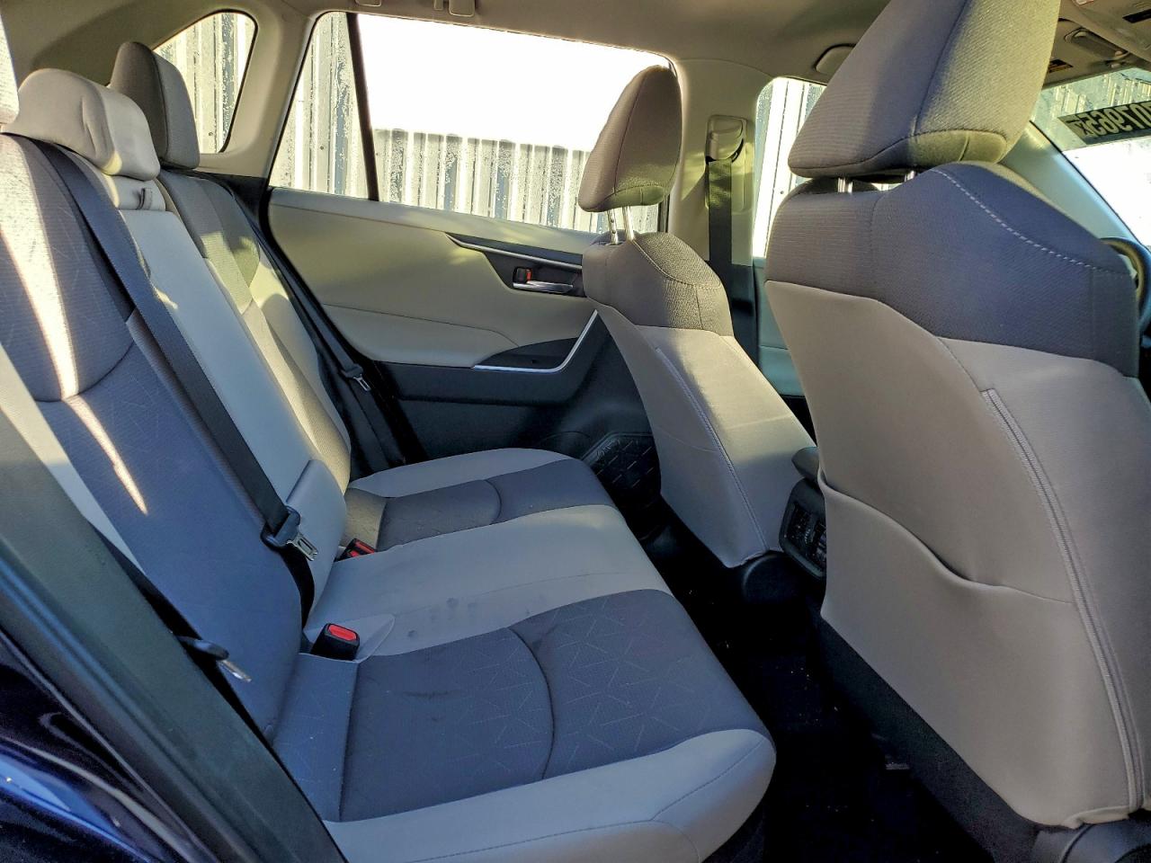2025 TOYOTA RAV4 XLE photo 11