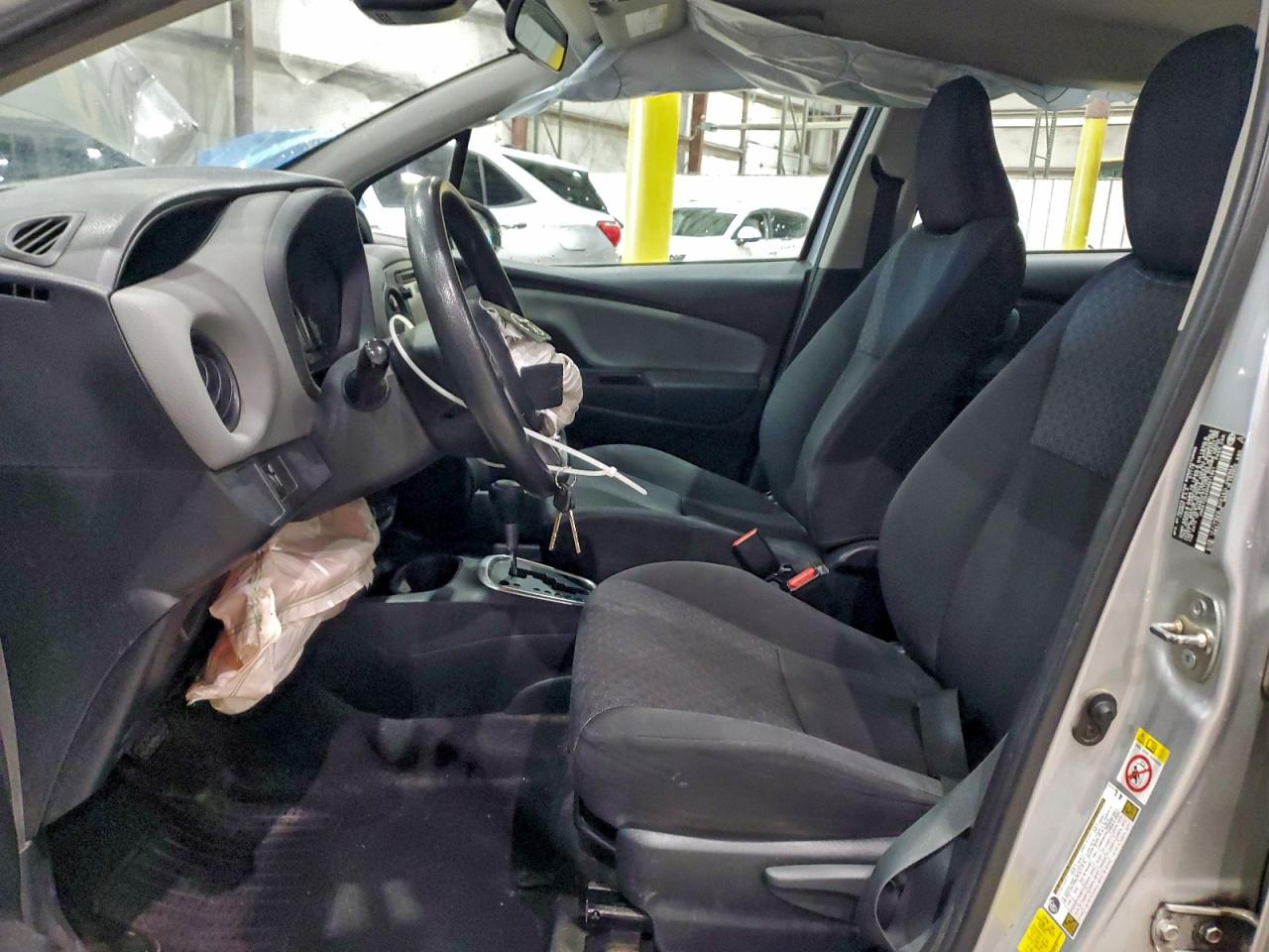 2017 TOYOTA YARIS L photo 13