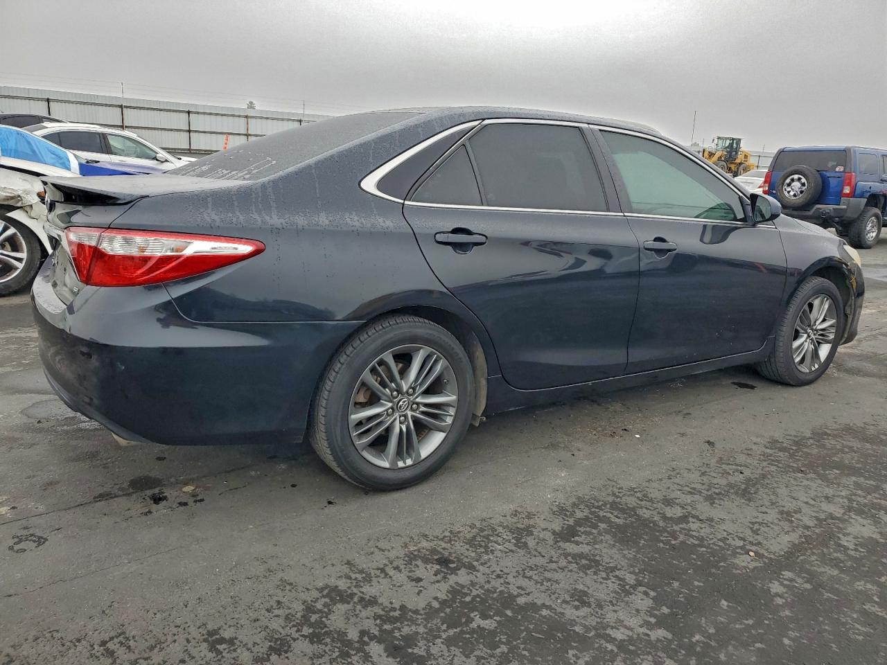2017 TOYOTA CAMRY LE photo 3