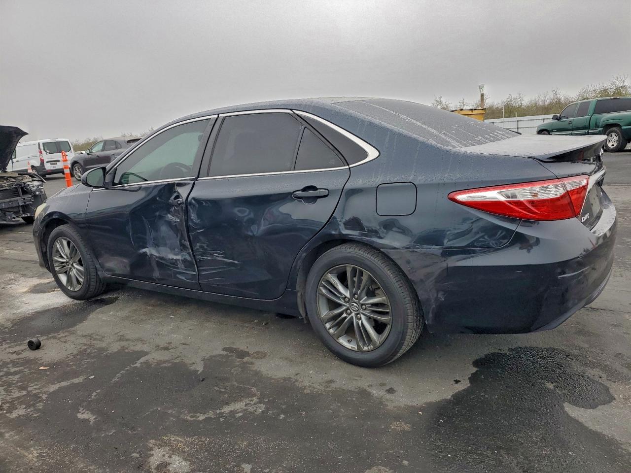 2017 TOYOTA CAMRY LE photo 2
