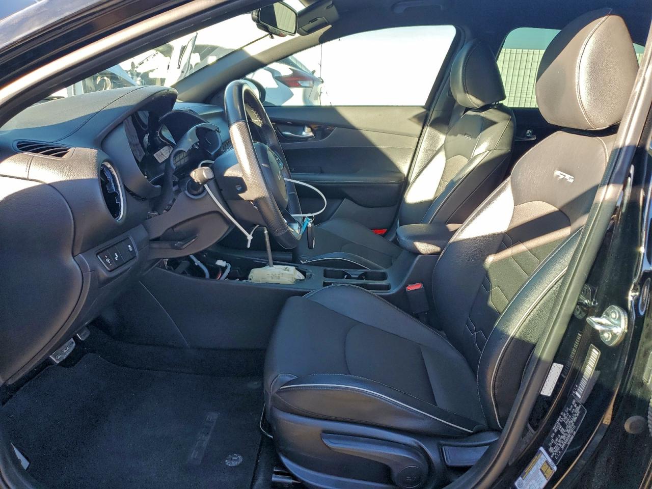 2024 KIA FORTE GT LINE photo 7