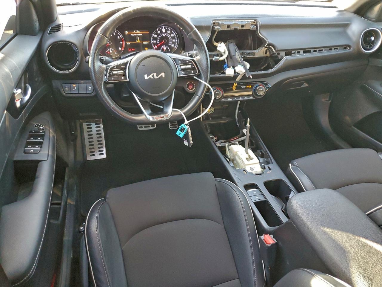 2024 KIA FORTE GT LINE photo 8