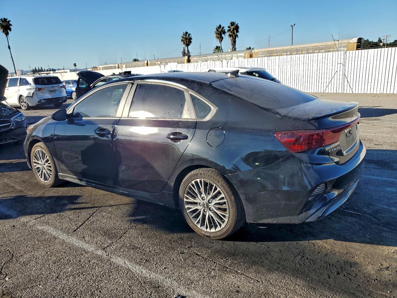 2024 KIA FORTE GT LINE photo 2