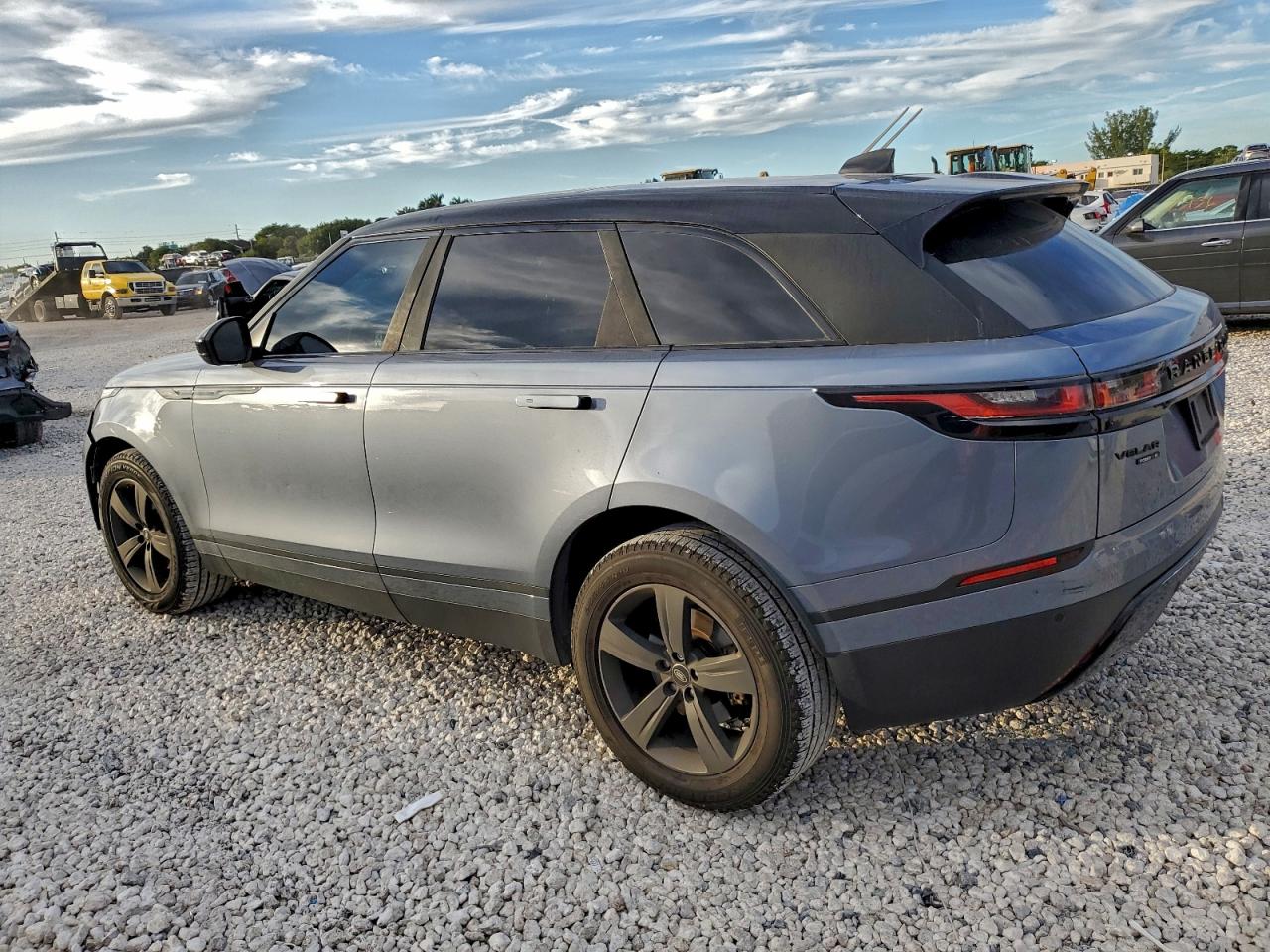 2018 LAND ROVER RANGE ROVER VELAR S photo 2