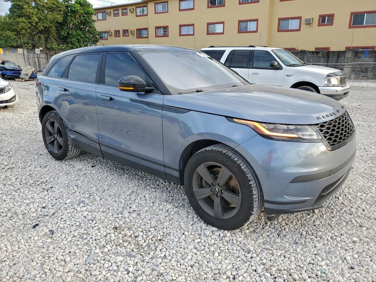 2018 LAND ROVER RANGE ROVER VELAR S photo 4