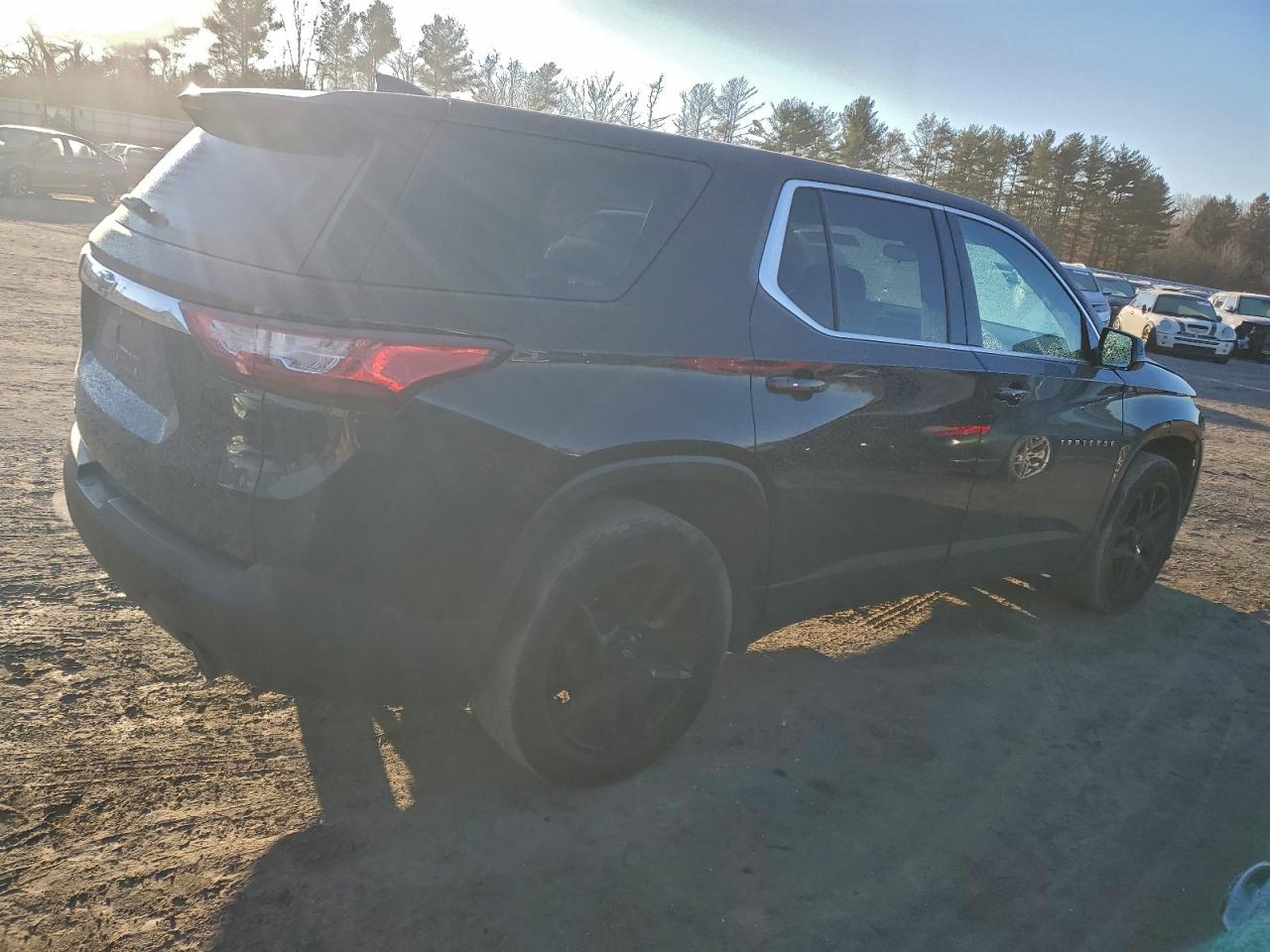 2020 CHEVROLET TRAVERSE LS photo 3