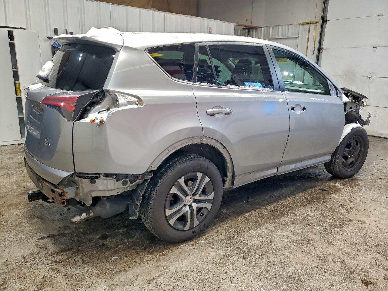 2018 TOYOTA RAV4 LE photo 3