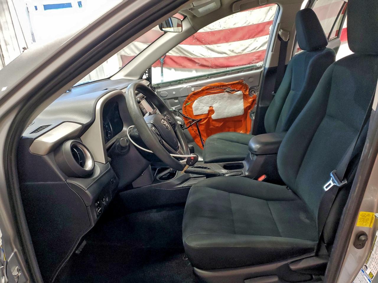 2018 TOYOTA RAV4 LE photo 7