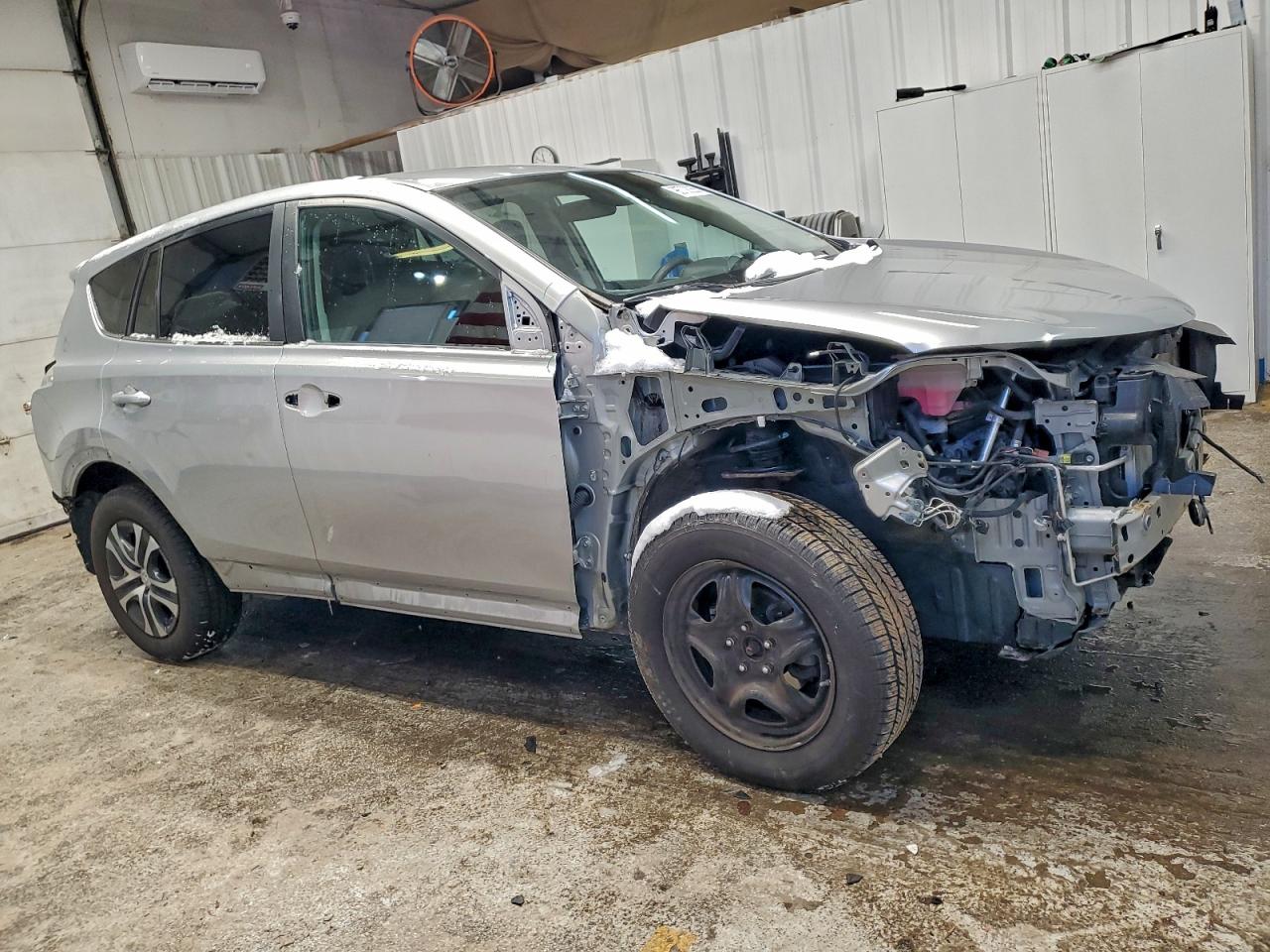 2018 TOYOTA RAV4 LE photo 4