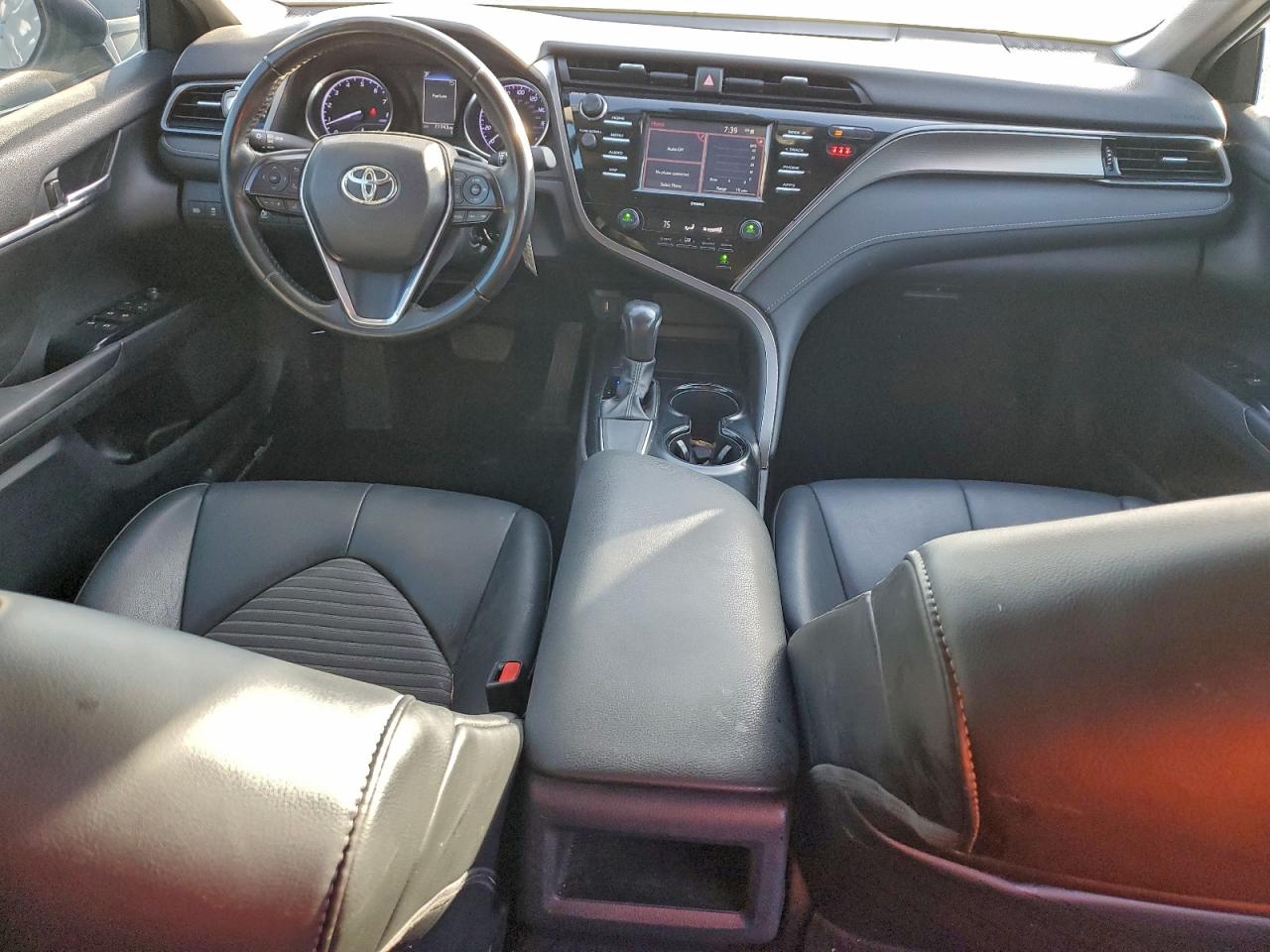 2020 TOYOTA CAMRY SE photo 8