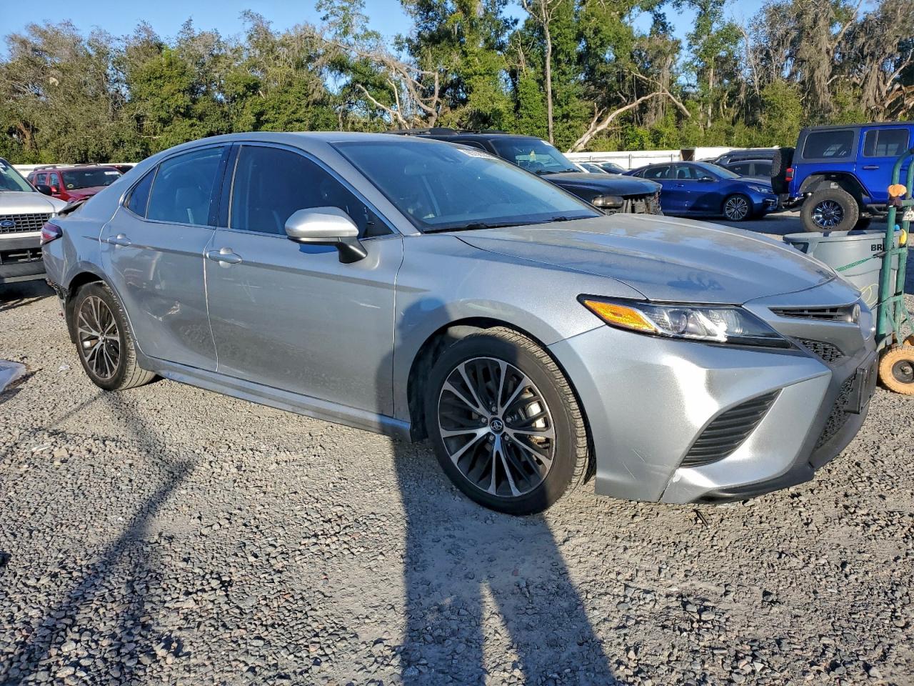 2020 TOYOTA CAMRY SE photo 4