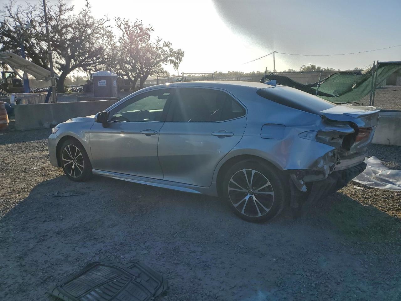 2020 TOYOTA CAMRY SE photo 2