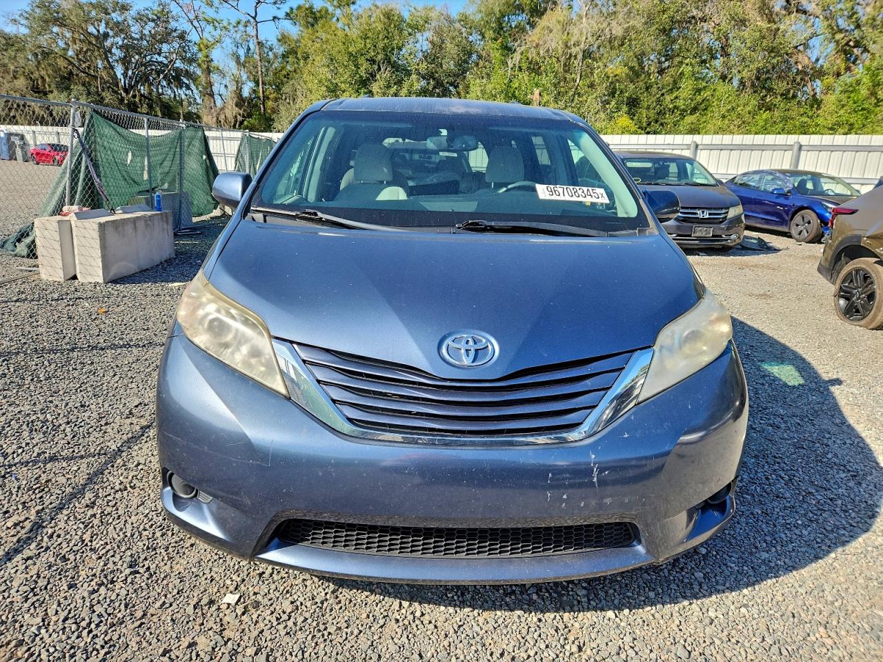 2015 TOYOTA SIENNA LE photo 5