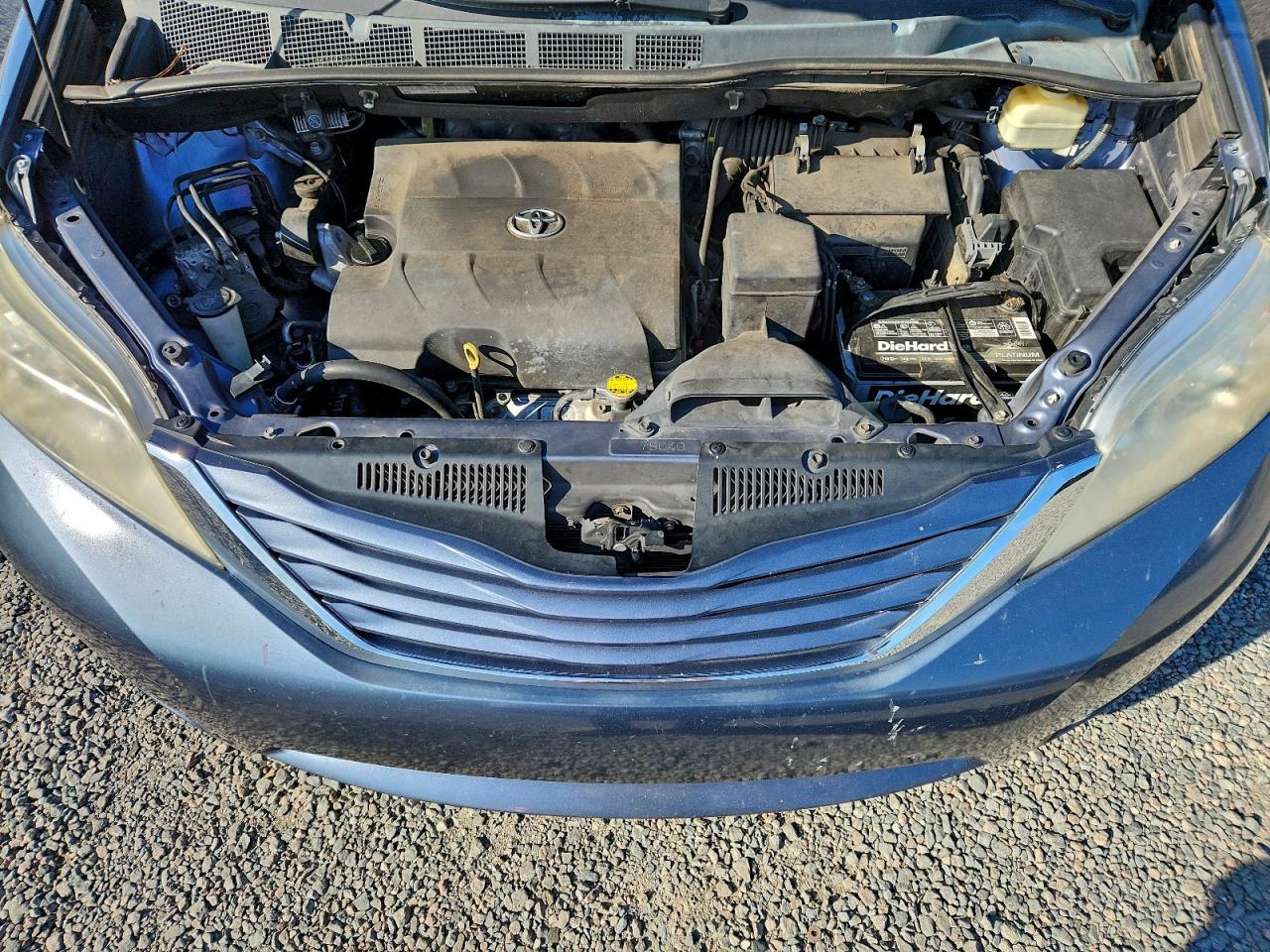 2015 TOYOTA SIENNA LE photo 12