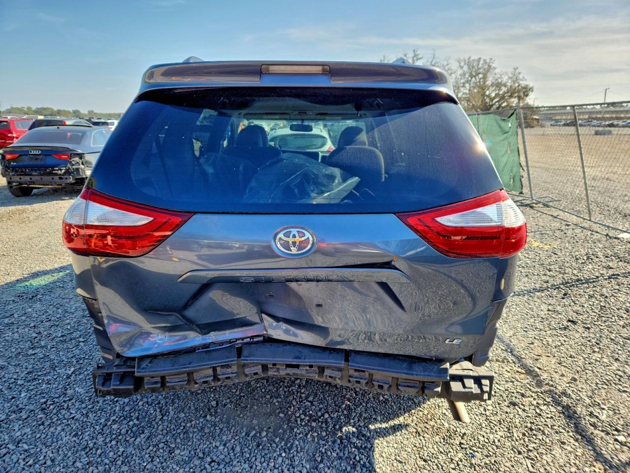 2015 TOYOTA SIENNA LE photo 6