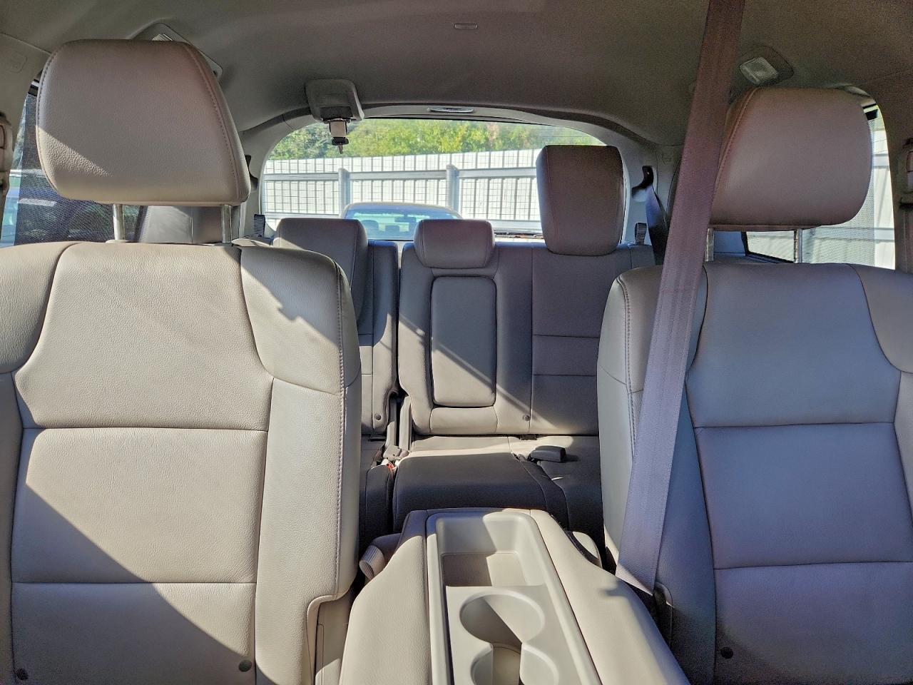 2015 TOYOTA SIENNA LE photo 10