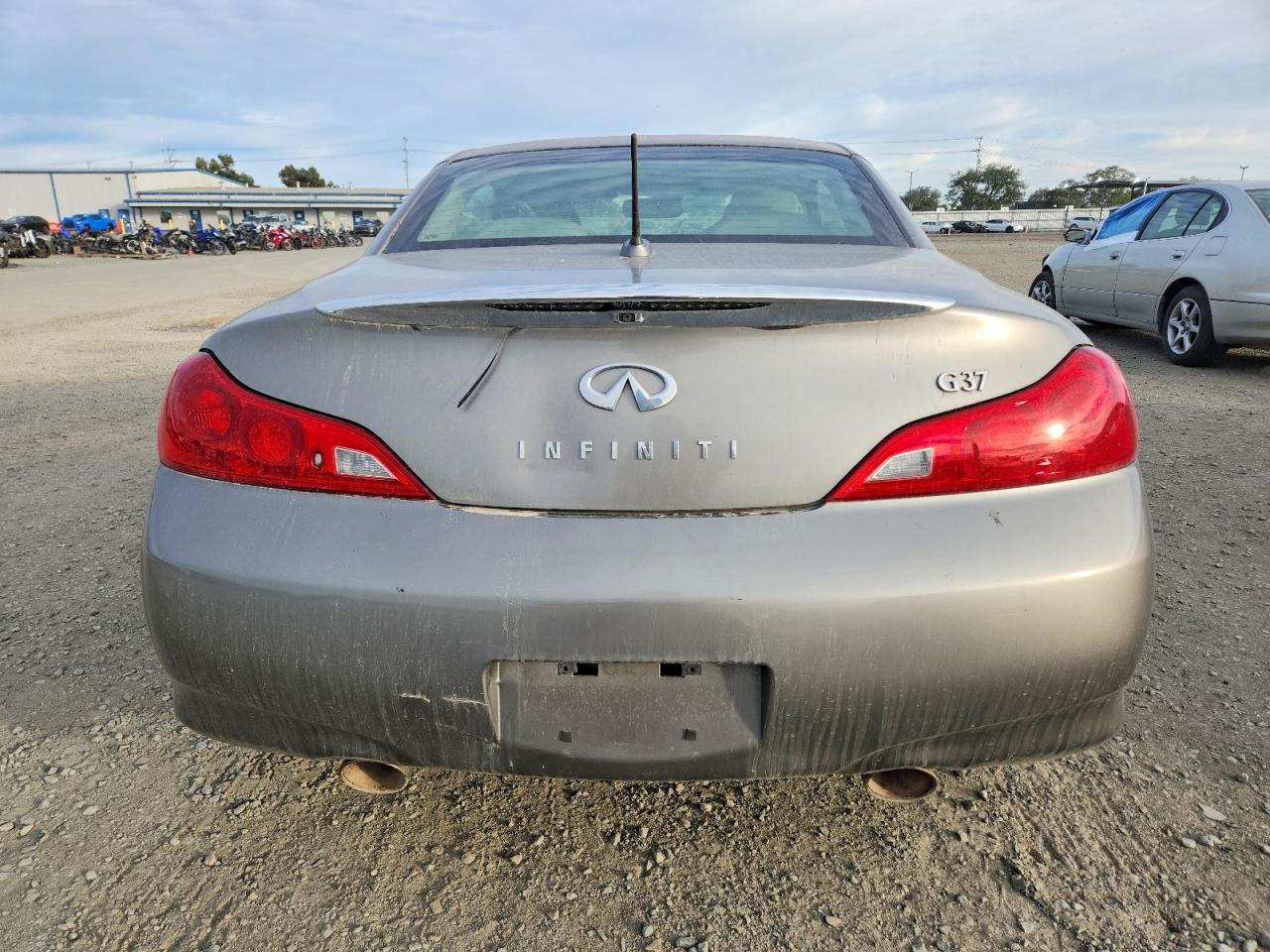 2009 INFINITI G37 BASE photo 6