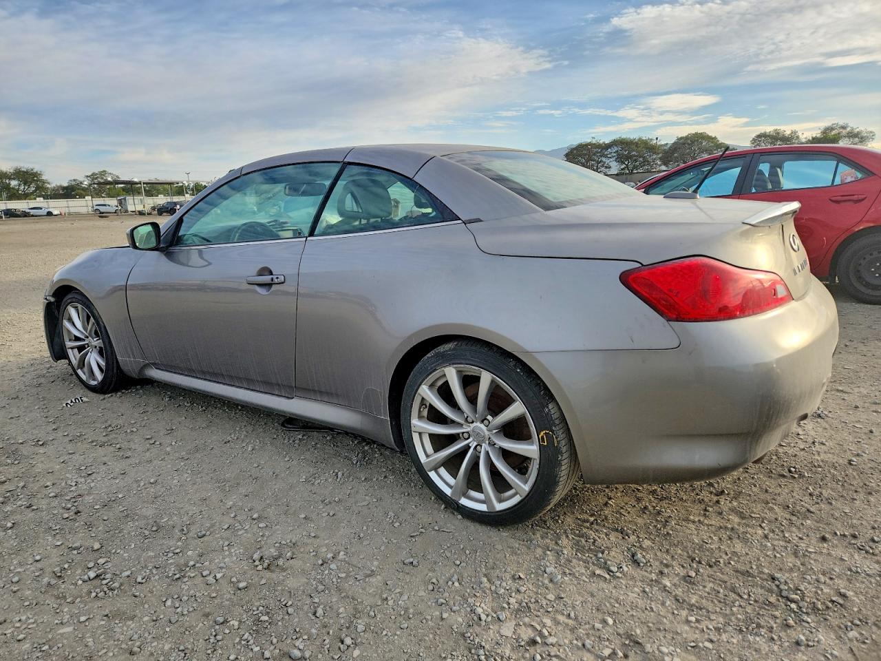 2009 INFINITI G37 BASE photo 2