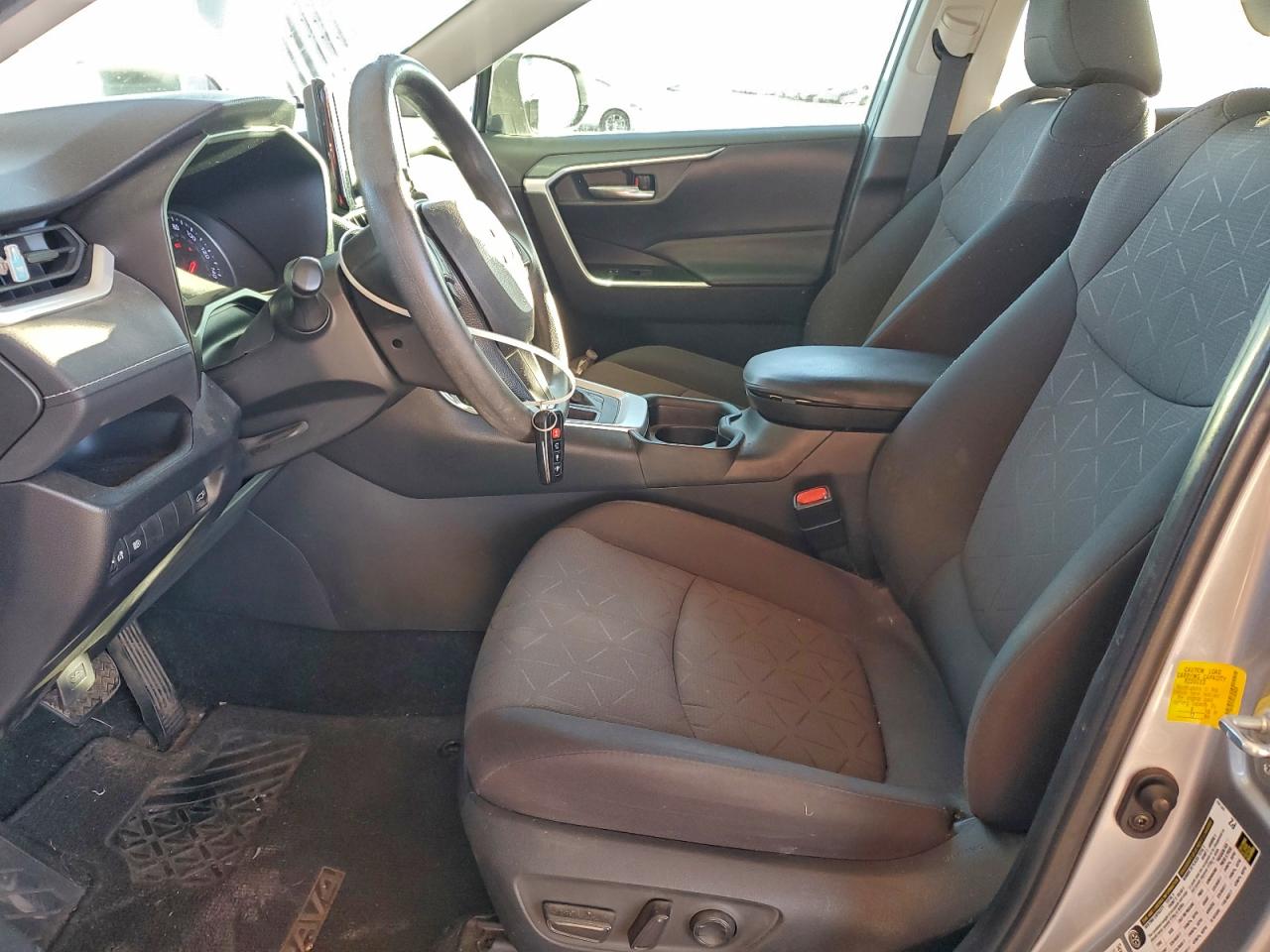 2019 TOYOTA RAV4 XLE photo 7