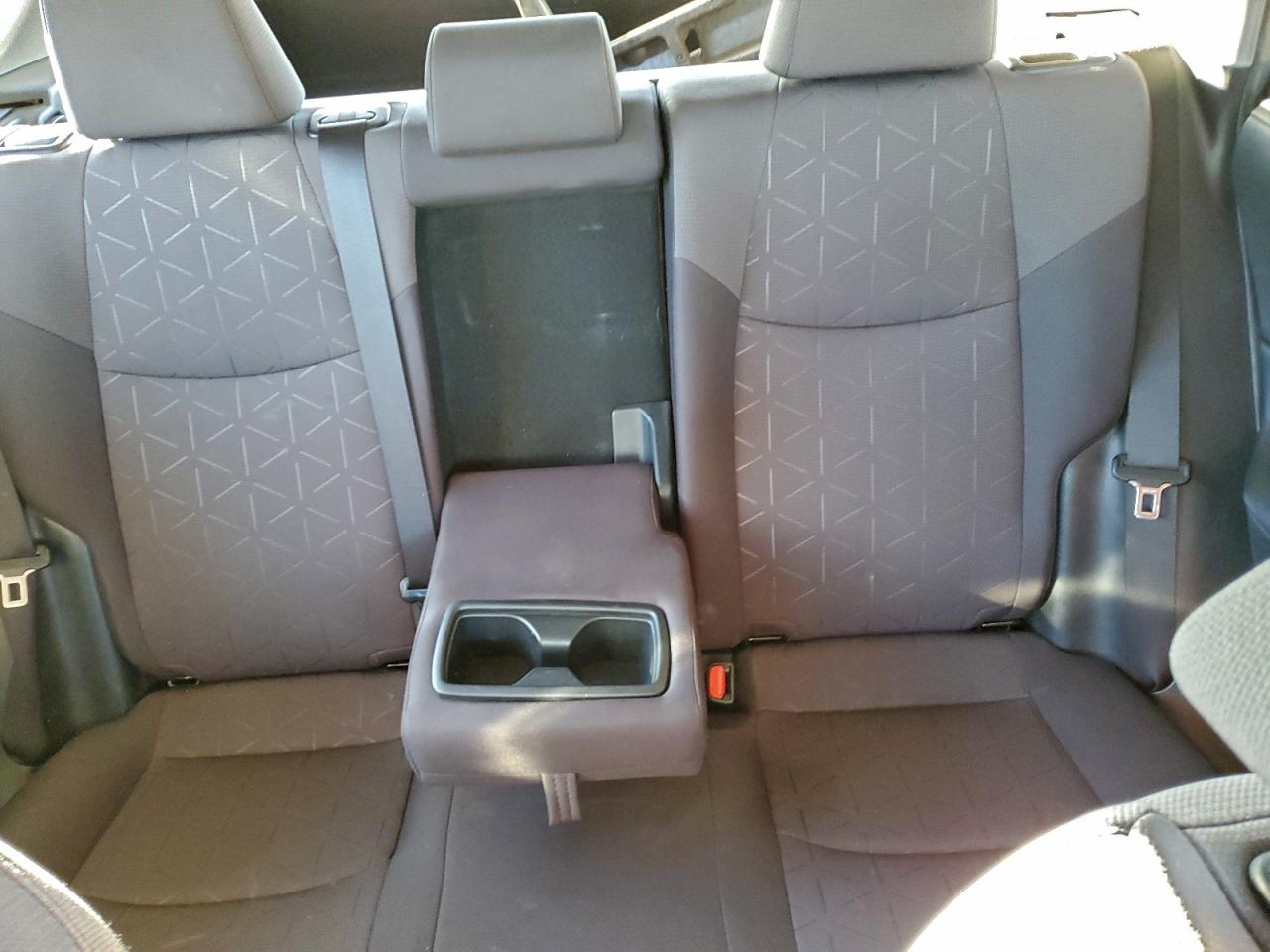 2019 TOYOTA RAV4 XLE photo 10