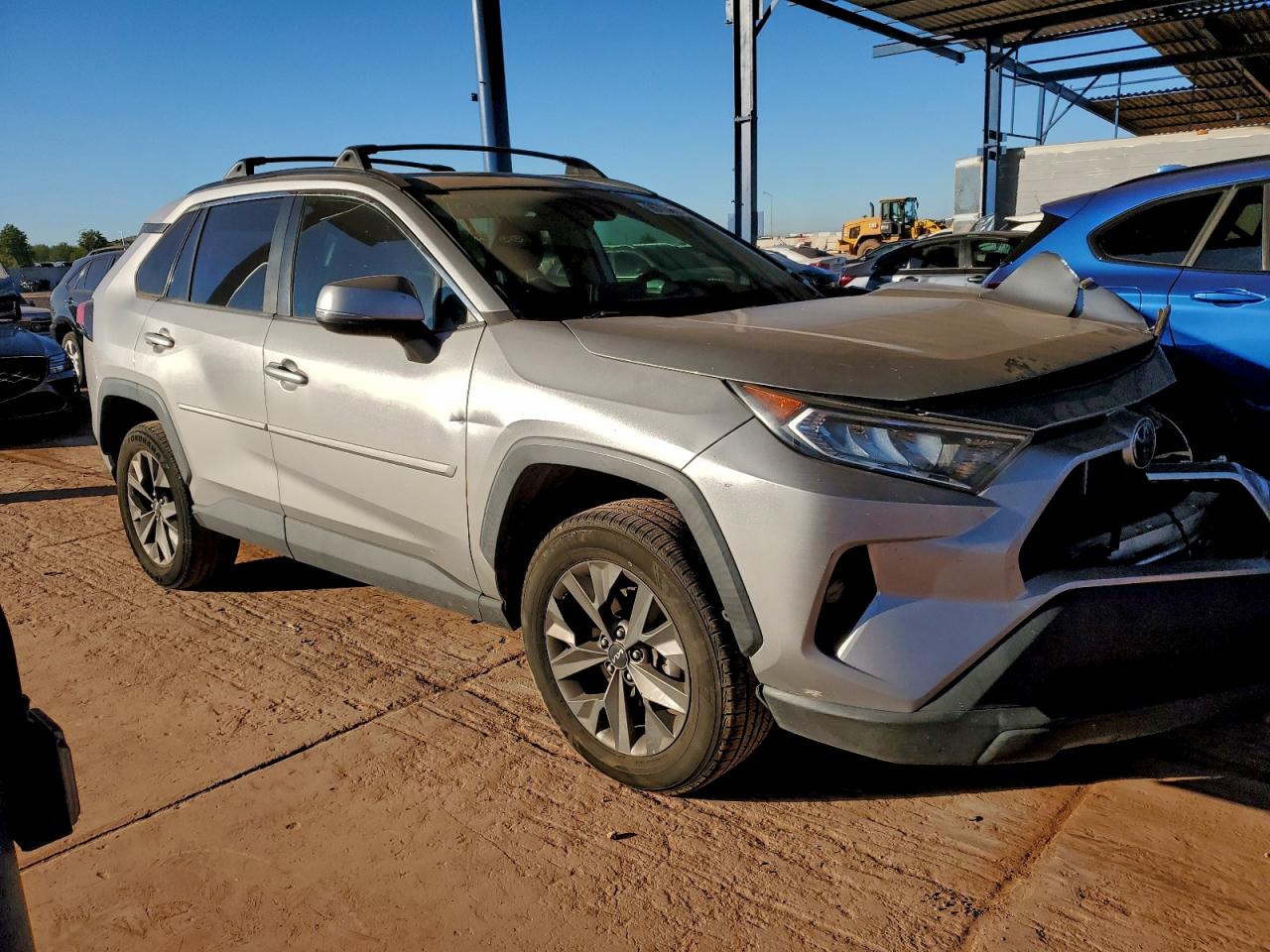 2019 TOYOTA RAV4 XLE photo 4