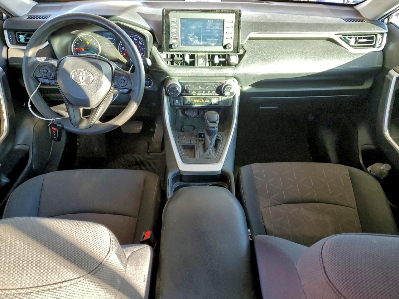 2019 TOYOTA RAV4 XLE photo 8