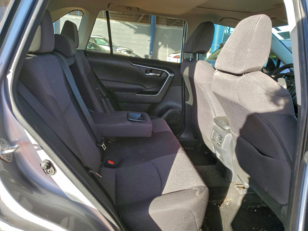 2019 TOYOTA RAV4 XLE photo 11