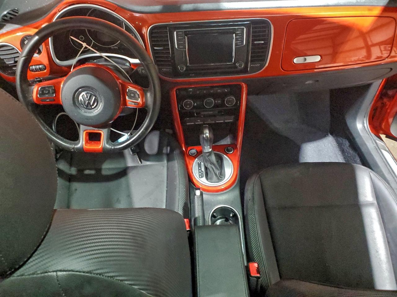 2017 VOLKSWAGEN BEETLE SE photo 8