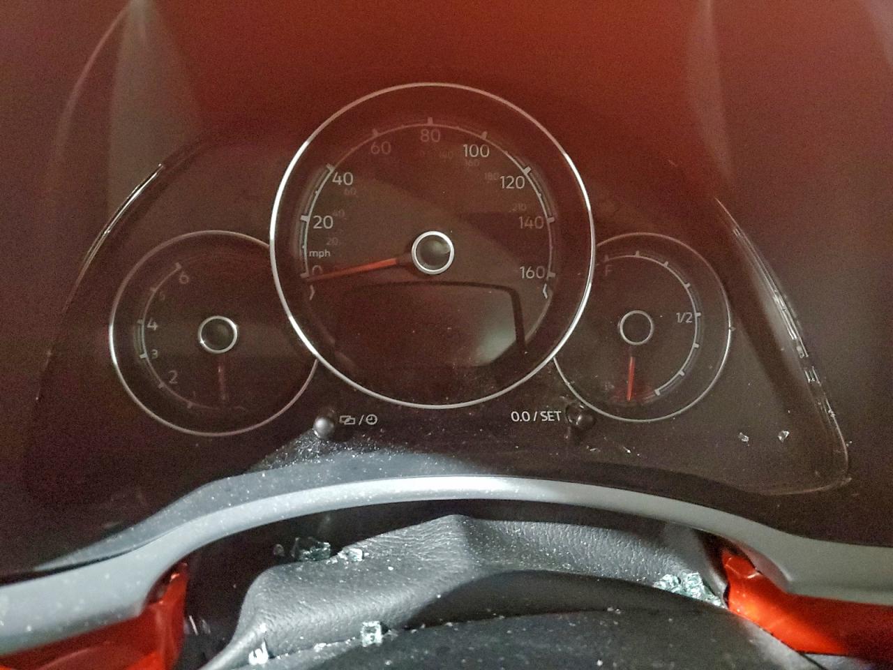 2017 VOLKSWAGEN BEETLE SE photo 9