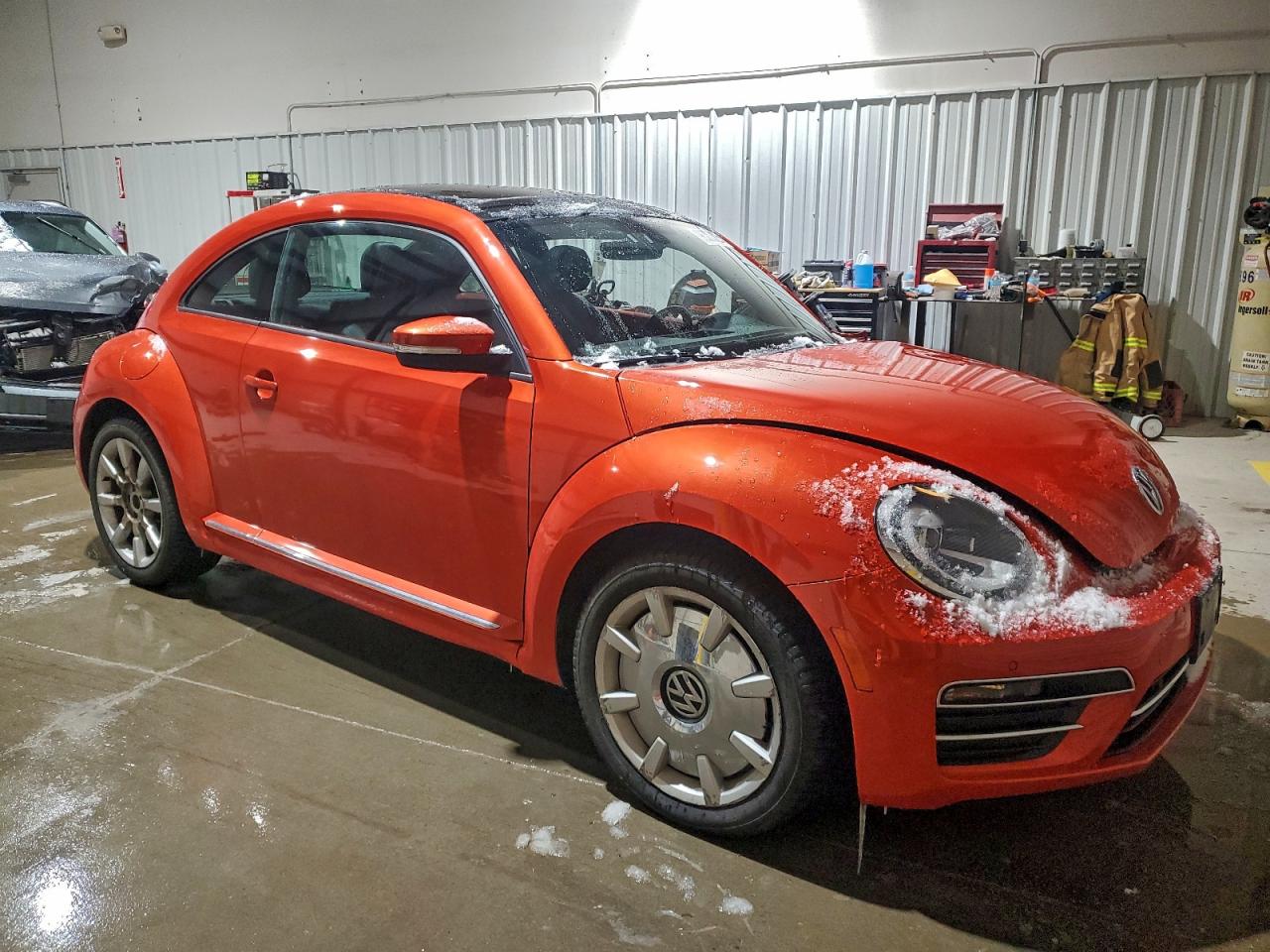 2017 VOLKSWAGEN BEETLE SE photo 4