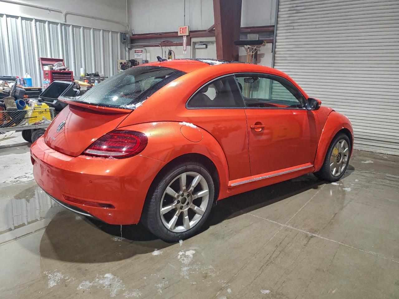 2017 VOLKSWAGEN BEETLE SE photo 3