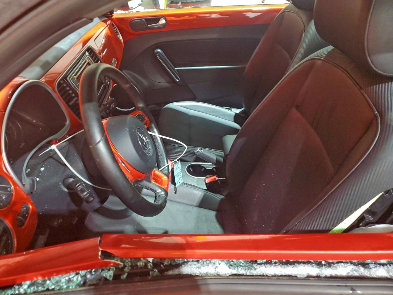2017 VOLKSWAGEN BEETLE SE photo 7