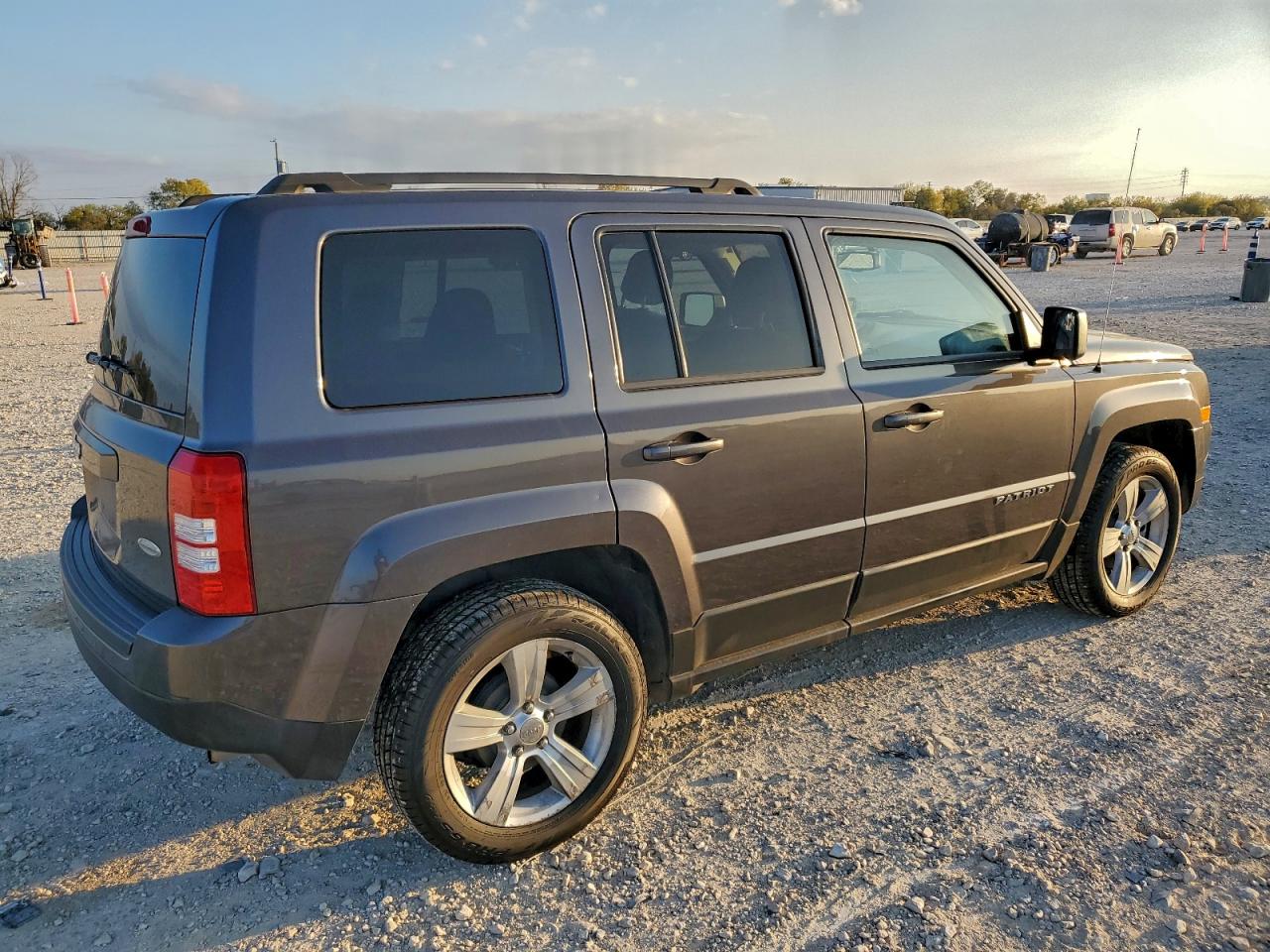 2017 JEEP PATRIOT LATITUDE photo 3