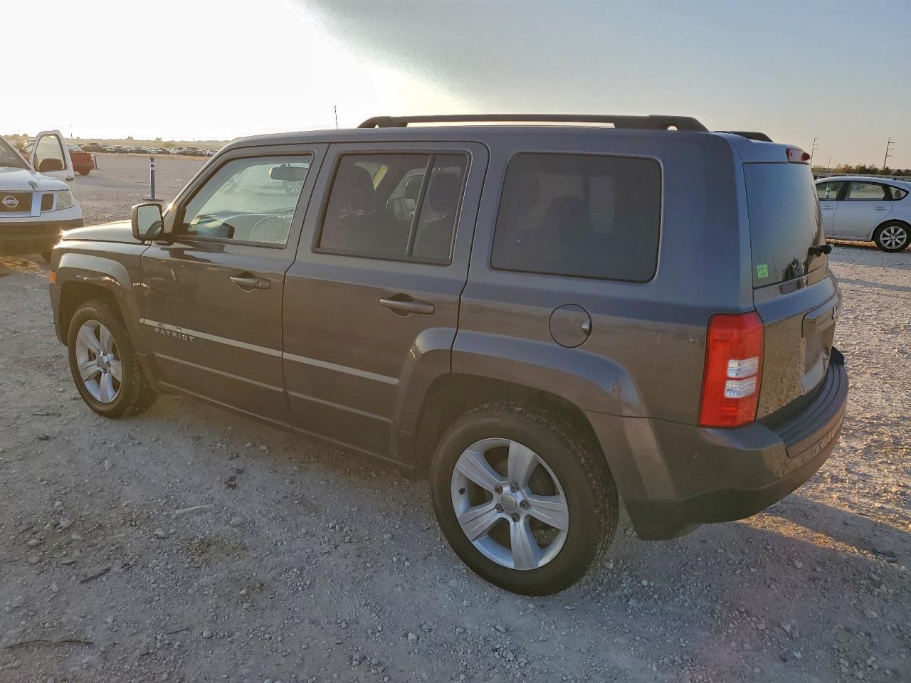 2017 JEEP PATRIOT LATITUDE photo 2