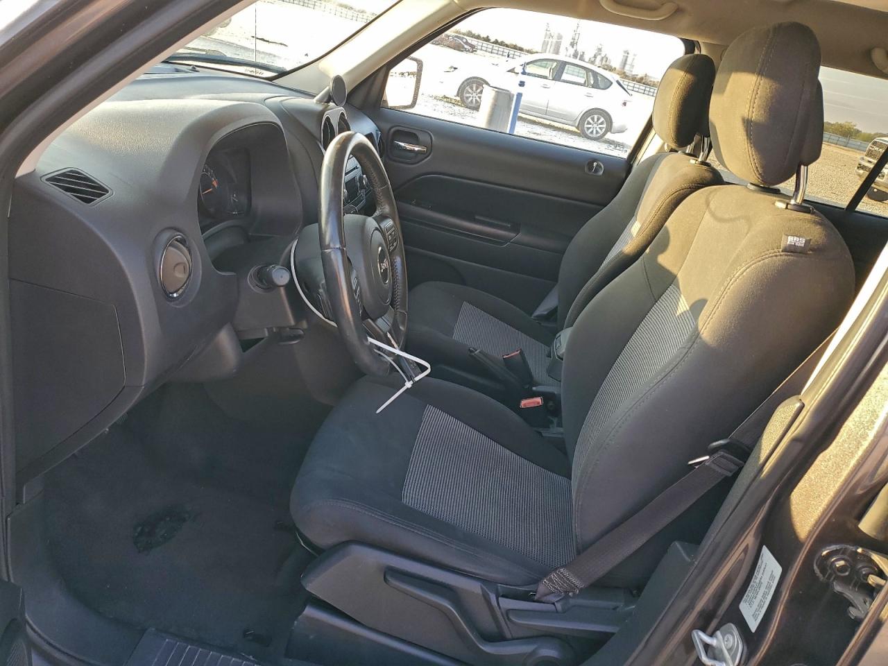 2017 JEEP PATRIOT LATITUDE photo 7