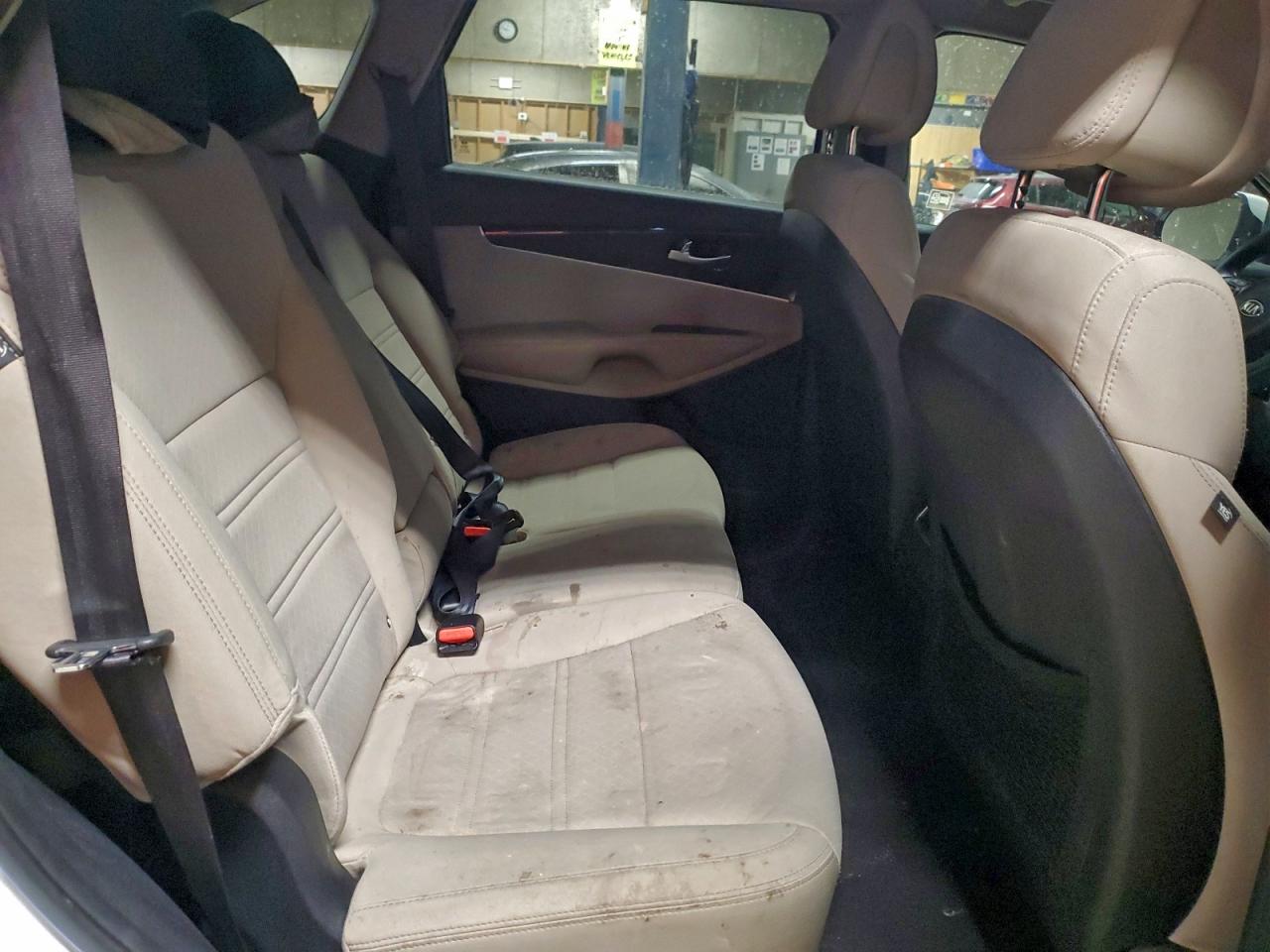 2016 KIA SORENTO LX photo 11