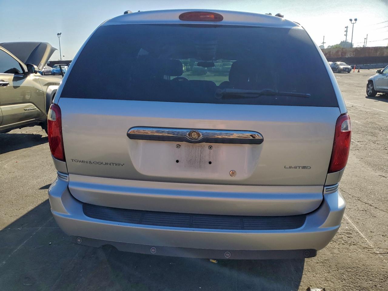 2005 CHRYSLER TOWN & COUNTRY LIMITED photo 6