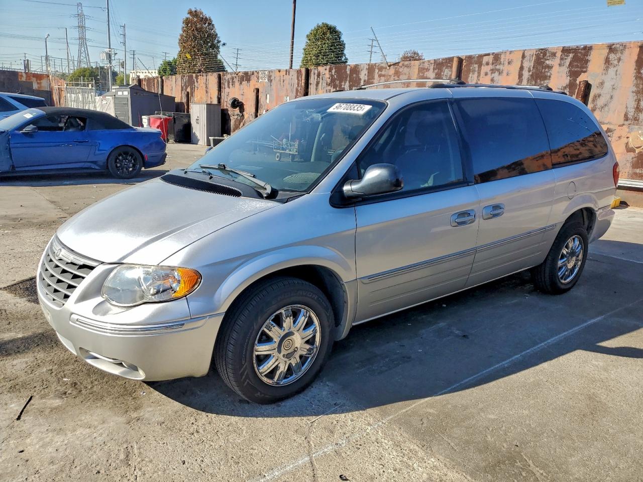 2005 CHRYSLER TOWN & COUNTRY