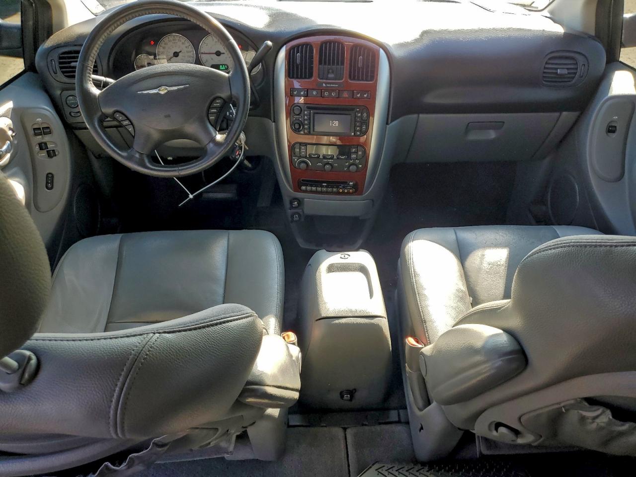 2005 CHRYSLER TOWN & COUNTRY LIMITED photo 8